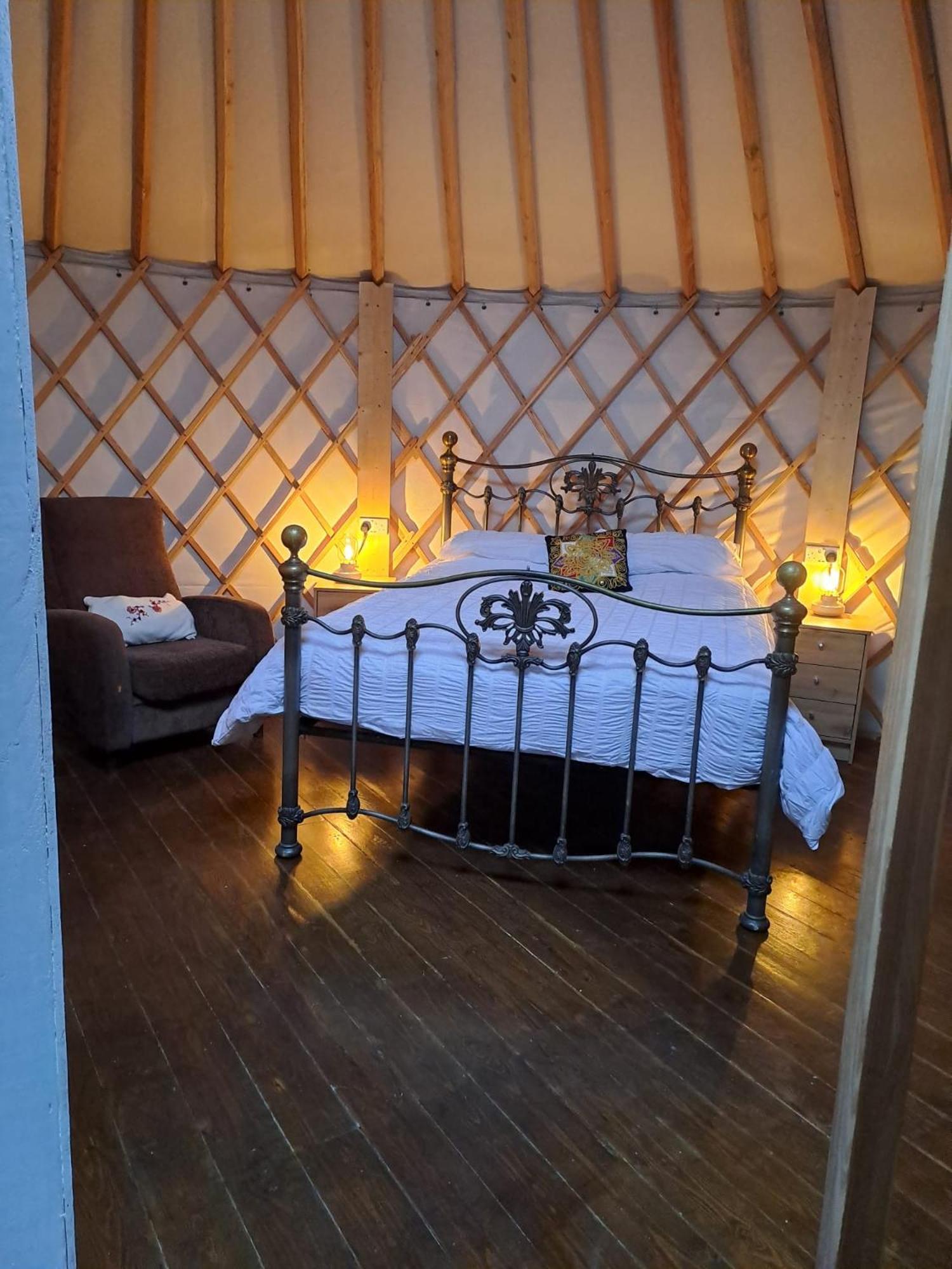 The Snowdrop Hotel Голуей Екстериор снимка